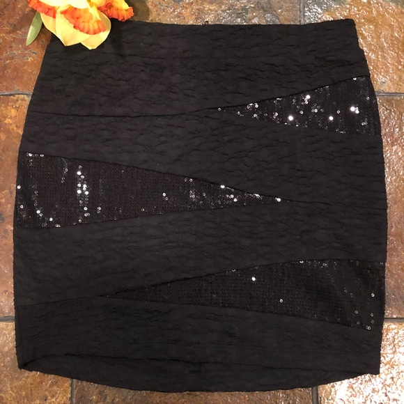 Forever 21 Mini Black Skirt - Picture 1 of 6